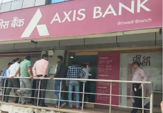 Bhiwadi: एक्सिस बैंक में फिल्मी अंदाज में लूट, बंदूक दिखाकर लूटे 1 करोड़ से ज्यादा